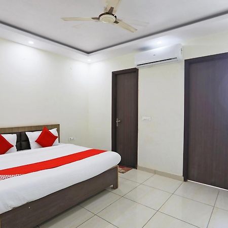 Oyo 48501 Dayal Regency Hotell Hapur Exteriör bild