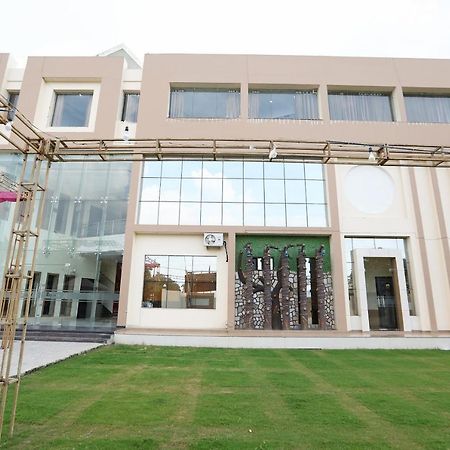 Oyo 48501 Dayal Regency Hotell Hapur Exteriör bild
