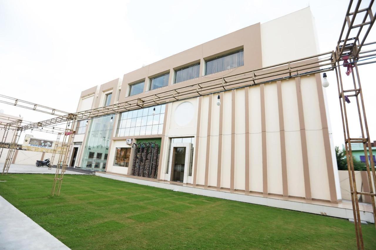 Oyo 48501 Dayal Regency Hotell Hapur Exteriör bild