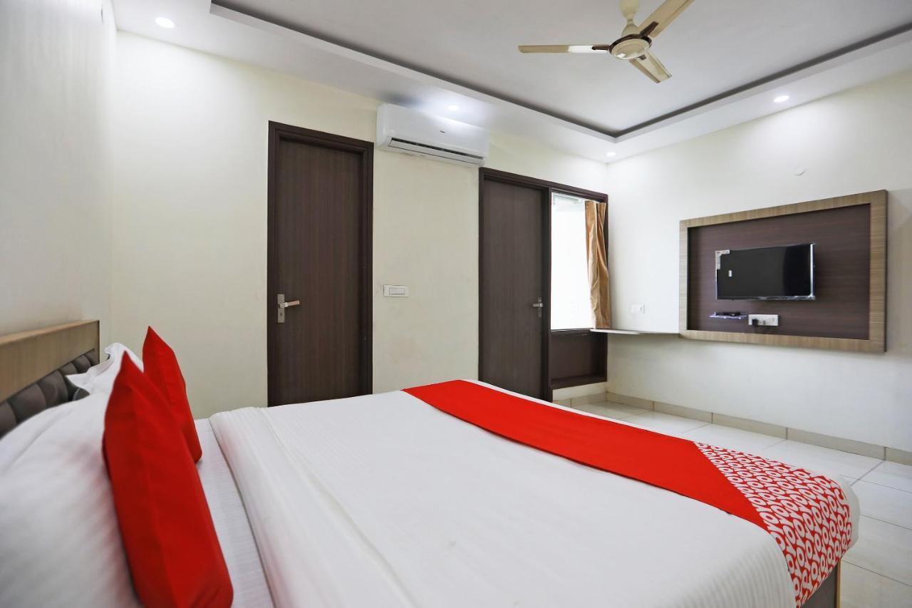 Oyo 48501 Dayal Regency Hotell Hapur Exteriör bild
