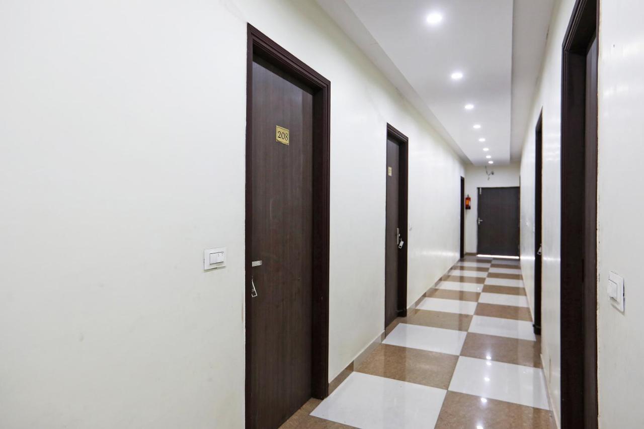 Oyo 48501 Dayal Regency Hotell Hapur Exteriör bild