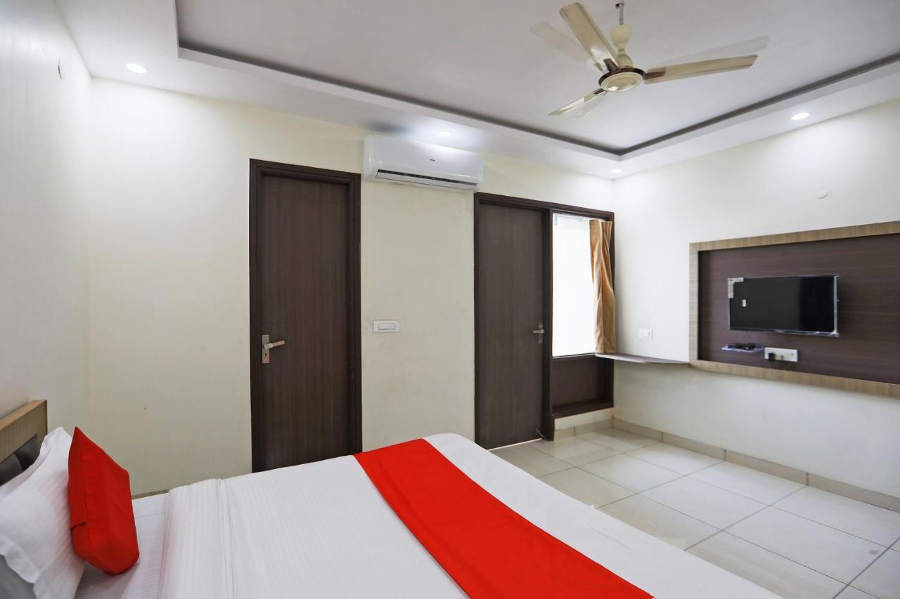 Oyo 48501 Dayal Regency Hotell Hapur Exteriör bild