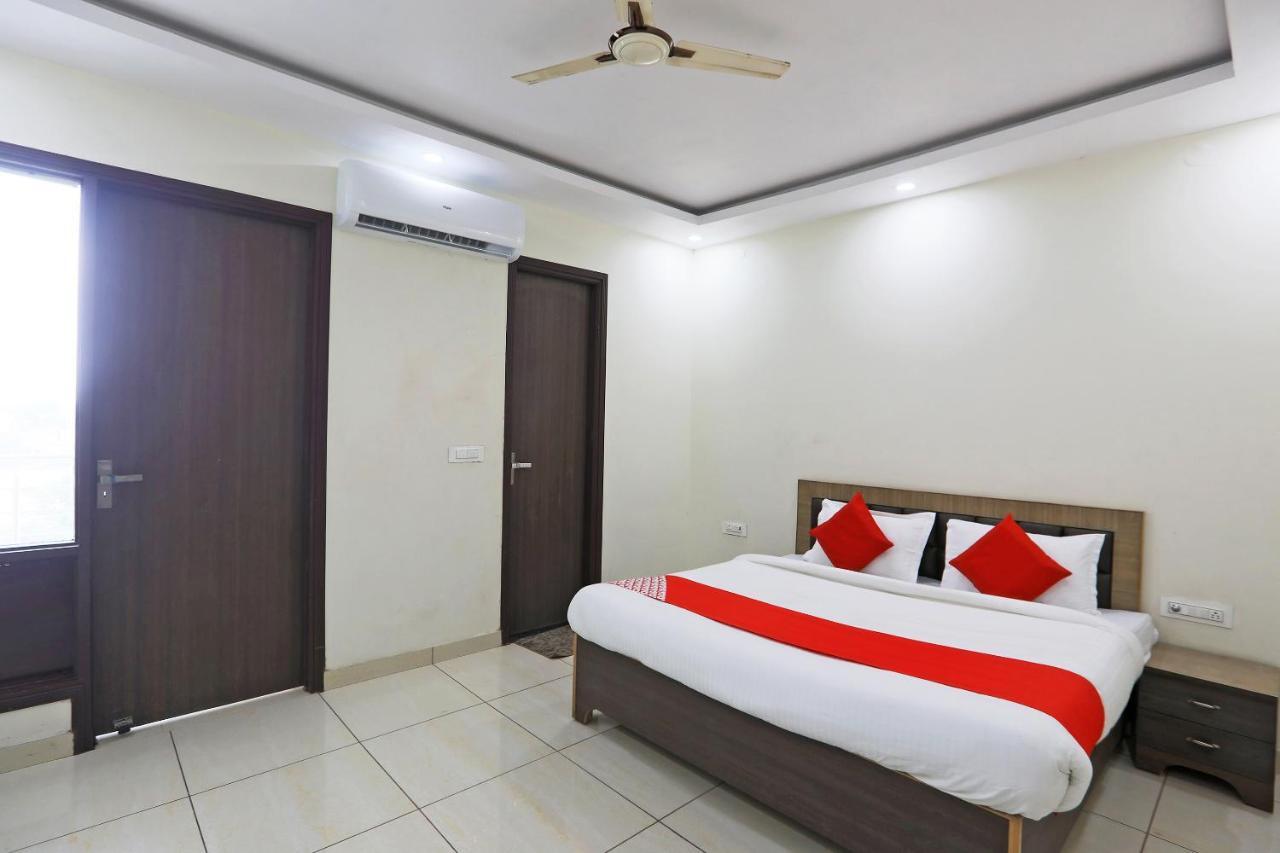Oyo 48501 Dayal Regency Hotell Hapur Exteriör bild