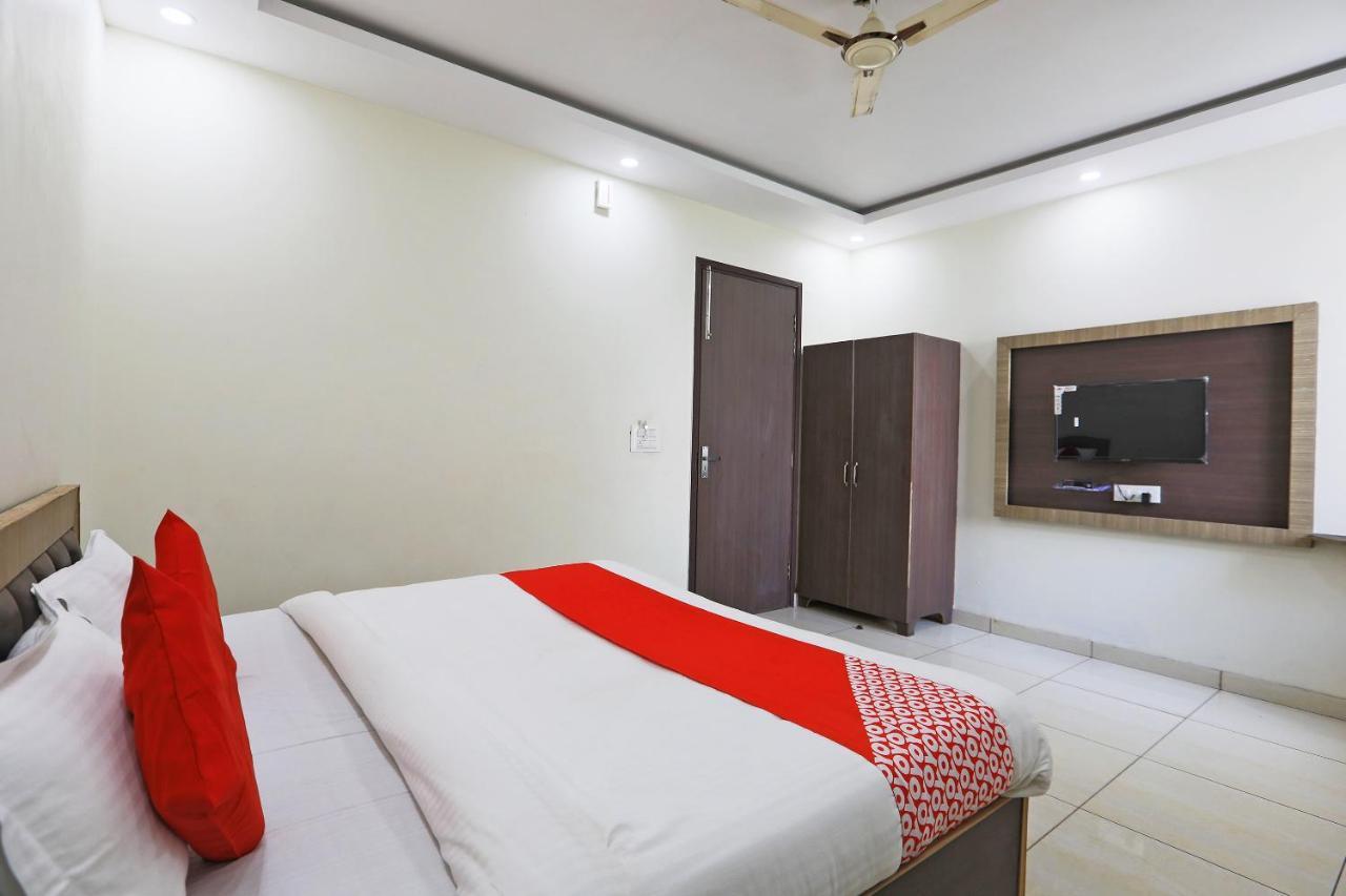Oyo 48501 Dayal Regency Hotell Hapur Exteriör bild