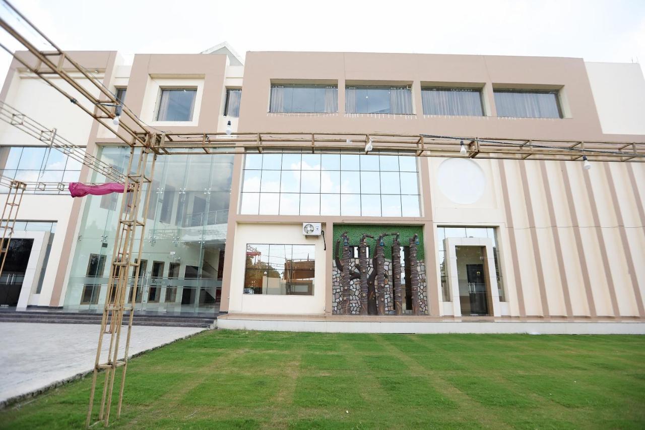 Oyo 48501 Dayal Regency Hotell Hapur Exteriör bild