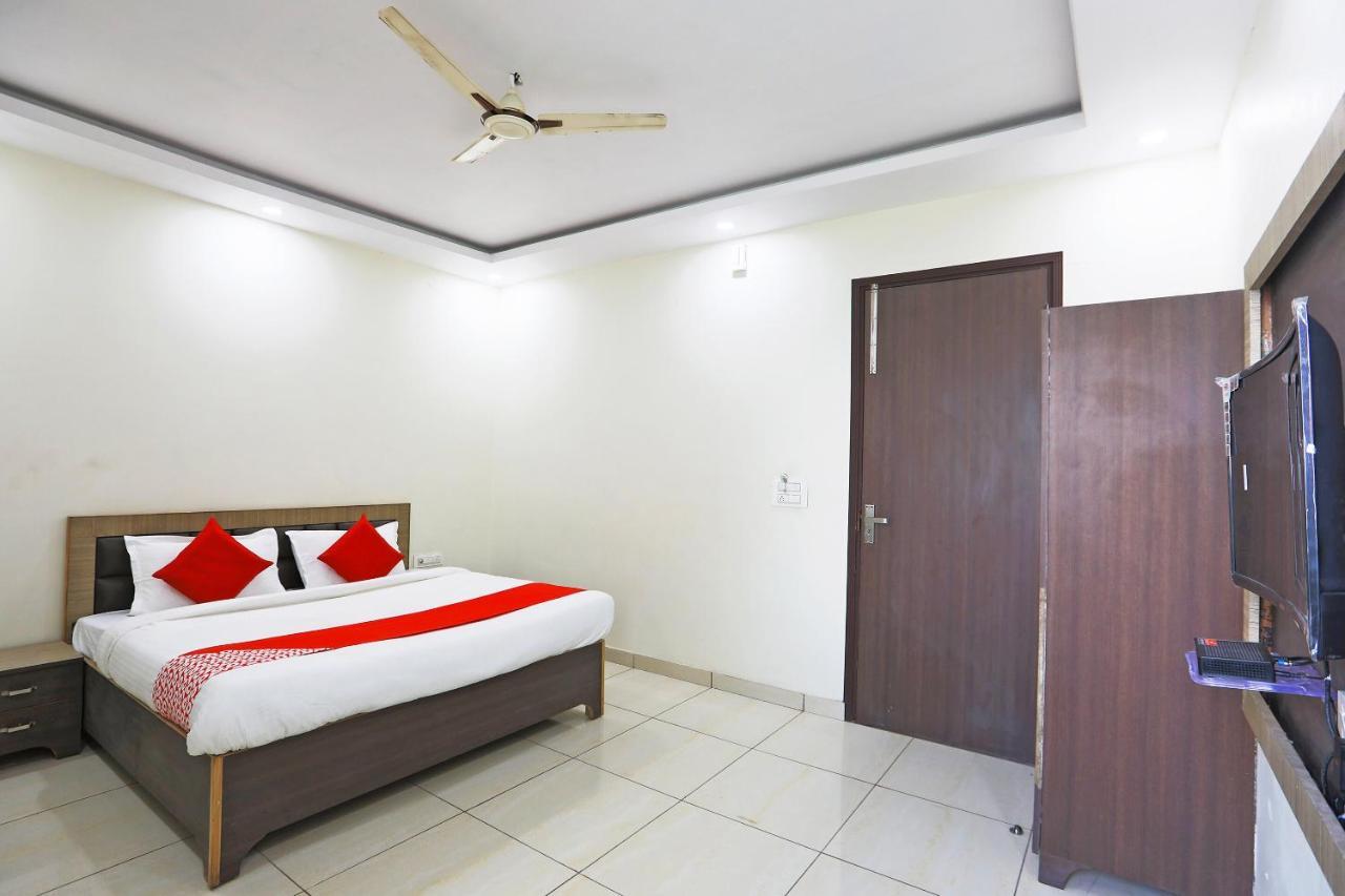 Oyo 48501 Dayal Regency Hotell Hapur Exteriör bild